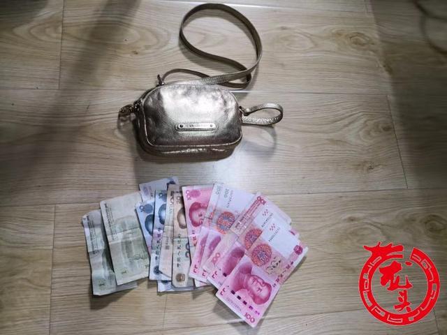 黑龍江一女子安檢時順手拿別人的包，十幾分鐘就被抓